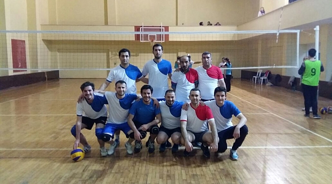 TIP BAYRAMI VOLEYBOL TURNUVASINDA YARI FİNALİSTLER BELLİ OLDU.