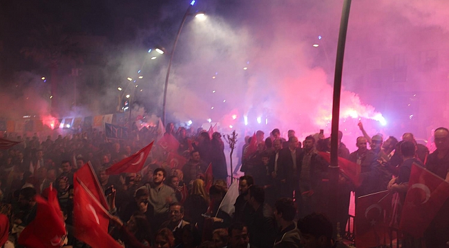 Biga'da EVET'in Sonuçları Coşkuyla Kutlandı