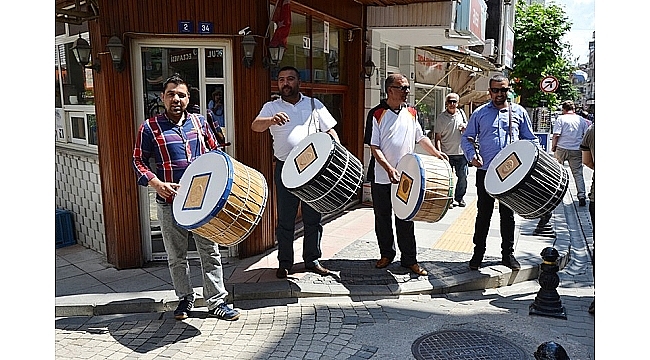 Biga'da 54 ramazan davulcusu görev yapıyor