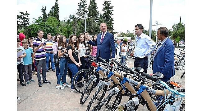 Biga Belediyesinden karne hediyesi