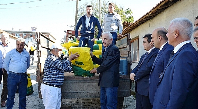 Biga'da, İtalyan çimi tohumu dağıtıldı