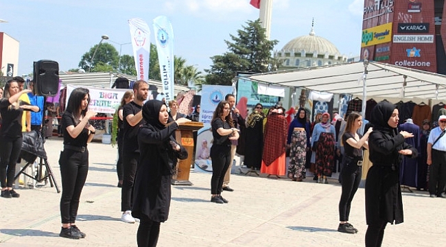 Biga Halk Eğitimi Merkezi ve Akşam Sanat Okulu Müdürlüğü tarafından öğrenme şenliği düzenledi.