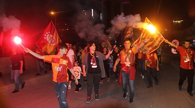 Biga'da Galatasaray 21. şampiyonluğunu kutladı