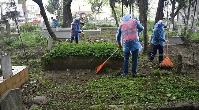  MEZARLIKLARDA BAYRAM ÖNCESİ TEMİZLİK