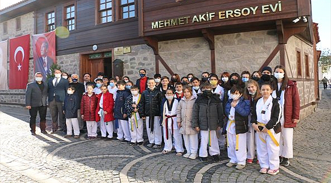 SPORCULAR MEHMET AKİF ERSOY EVİ'Nİ İNCELEDİ