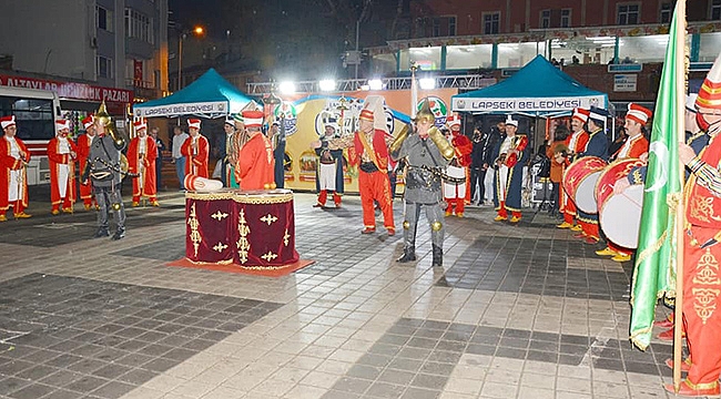 LAPSEKİ'DE MEHTERAN GÖSTERİSİ YAPILDI