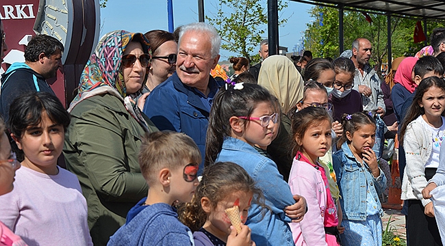 LAPSEKİ'DE HIDIRELLEZ KUTLAMALARINDA ÇOCUKLAR DOYASIYA EĞLENDİ