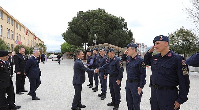 VALİ AKTAŞ, BAYRAMDA MESAİDE OLANLARI YALNIZ BIRAKMADI