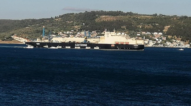 DOĞALGAZ BORULARINI DERİN DENİZE İNDİRECEK GEMİ ÇANAKKALE BOĞAZI'NDAN GEÇTİ