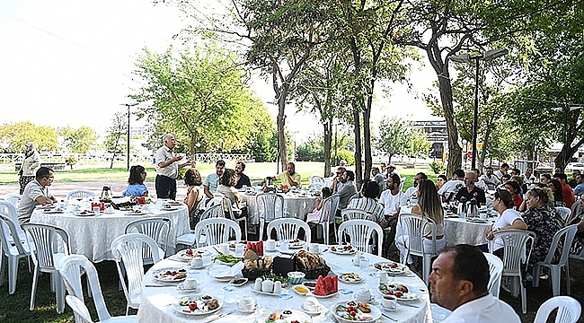 BAŞKAN GÖKHAN' DAN BELEDİYE PERSONELİNE TEŞEKKÜR KAHVALTISI