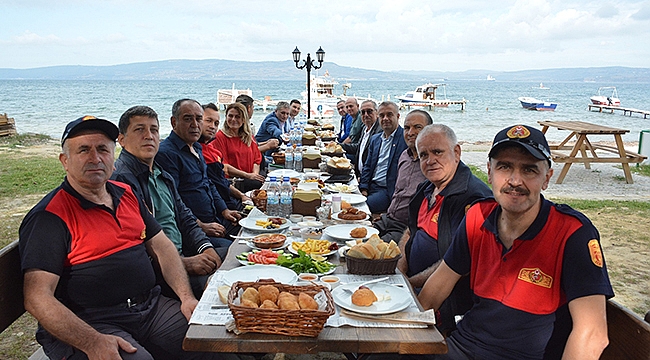 LAPSEKİ'DE İTFAİYECİLER KAHVALTIDA BULUŞTU