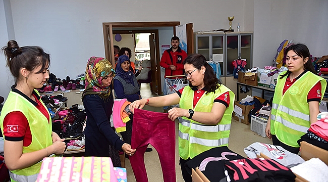 ÇOMÜ AYAY BÖLÜMÜNDEN ALTIN YILLAR YAŞAM MERKEZİNDEKİ FAALİYETLERE DESTEK