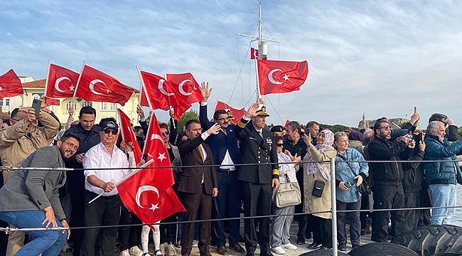 TÜRKİYE'NİN EN BÜYÜK SAVAŞ GEMİSİ "TCG ANADOLU" ÇANAKKALE BOĞAZI'NDAN GEÇTİ