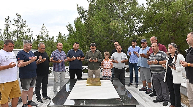 HÜSEYİN AVNİ BEY MEZARI BAŞINDA DUALARLA ANILDI