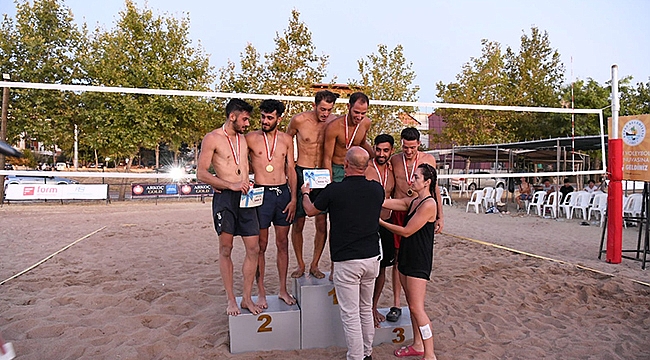 PLAJ VOLEYBOLUNA İLGİ GİDEREK ARTIYOR