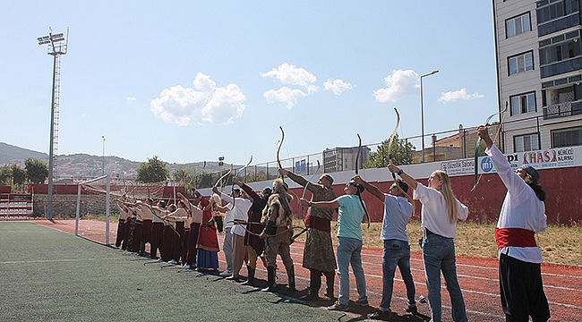 ÇAN GELENEKSEL OKÇULUK'TA KABZA ALMA TÖRENİ YAPILDI