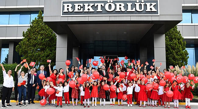 ÇOMÜ KREŞ VE ANAOKULU, CUMHURİYETİN 100. YILINI BÜYÜK BİR COŞKUYLA KUTLADI